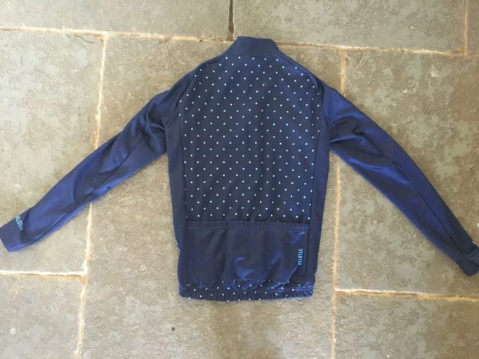 Perfect for cooler rides, the Touchdry fabric keeps you warm and dry