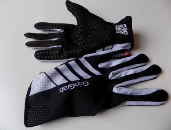 The Raptor glove, racing warmth?