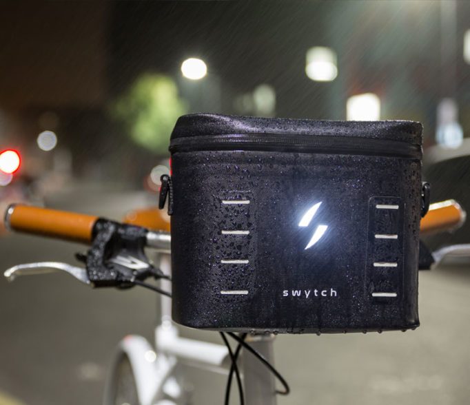 The battery pack also includes a 500 lumens light and a USB output