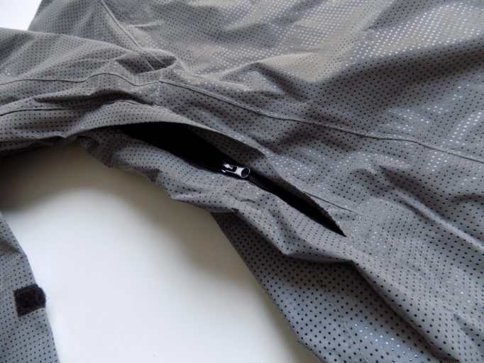 Underarm vents help you regulate your temperature