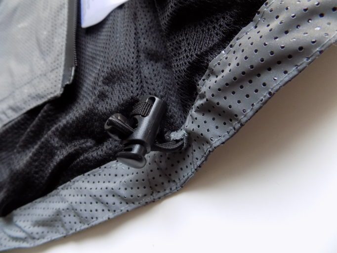 Toggles around the hem allow you to fine tune the fit