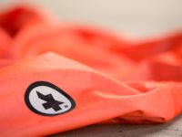 detail of the Assos logo on Équipe RS cycling jacket