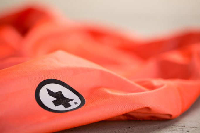 detail of the Assos logo on Équipe RS cycling jacket