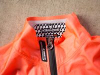 Detail image showing the neck portion of the Assos Équipe RS