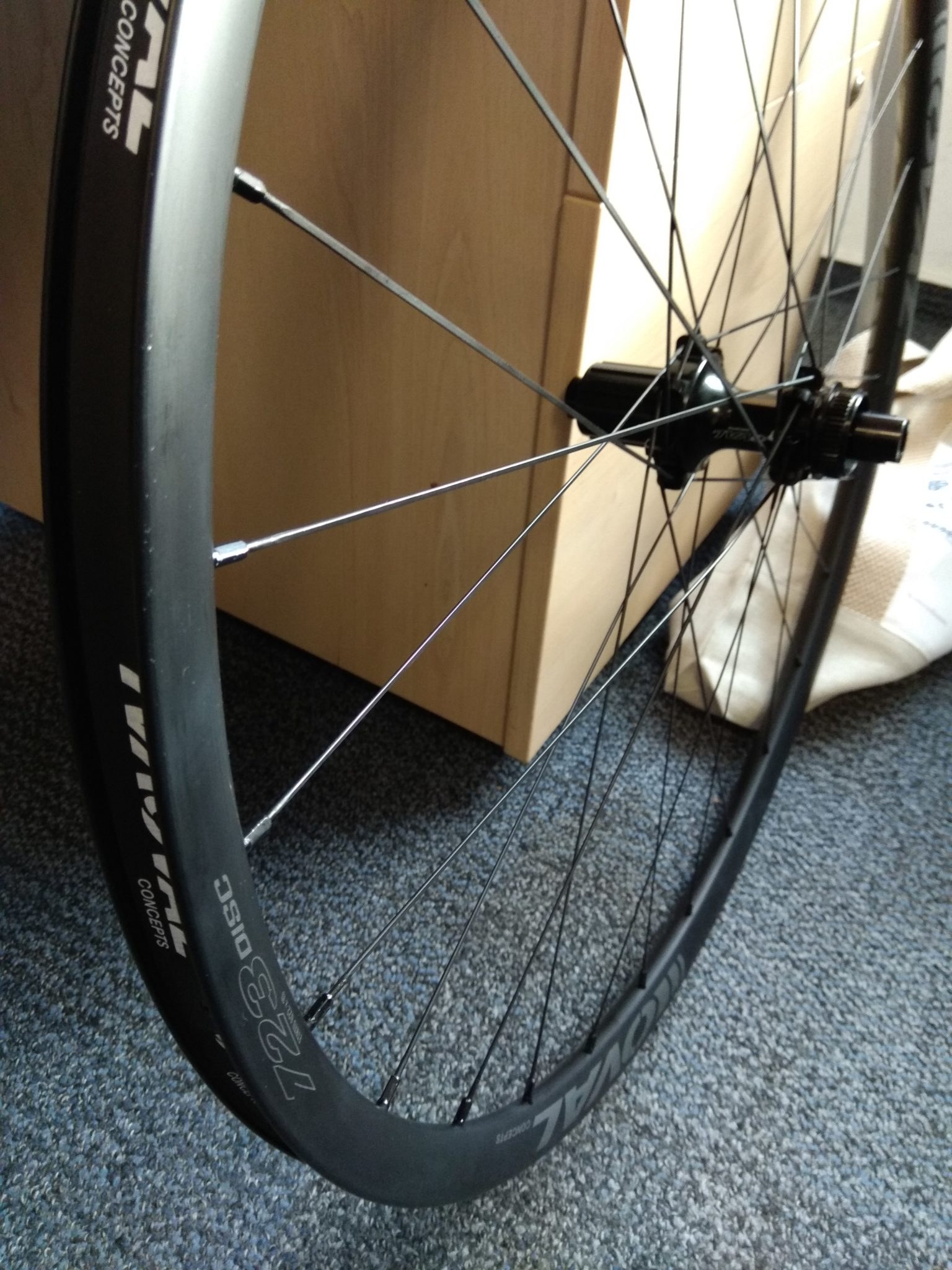 OVAL 723 disc wheelset