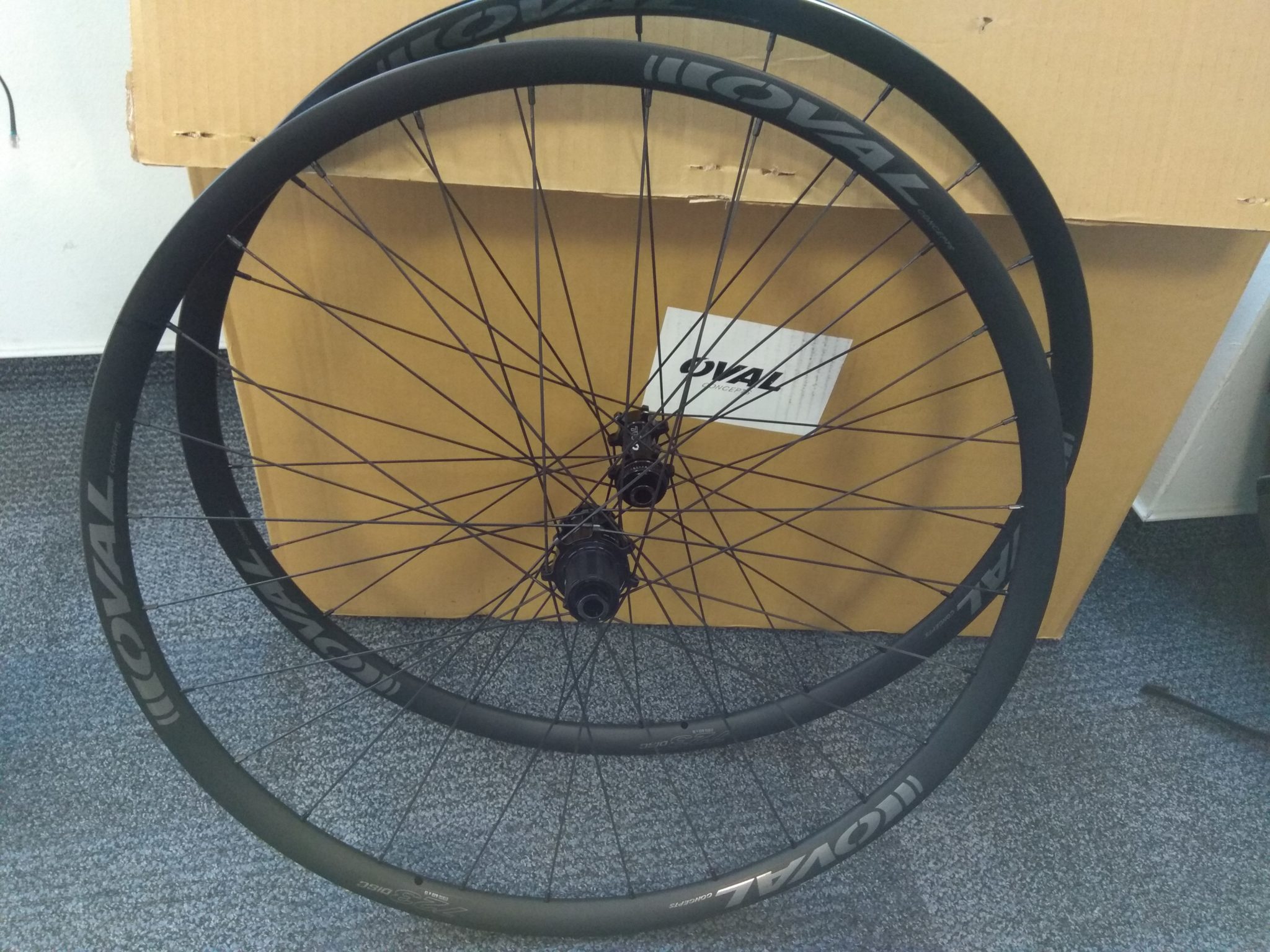 OVAL 723 disc wheelset