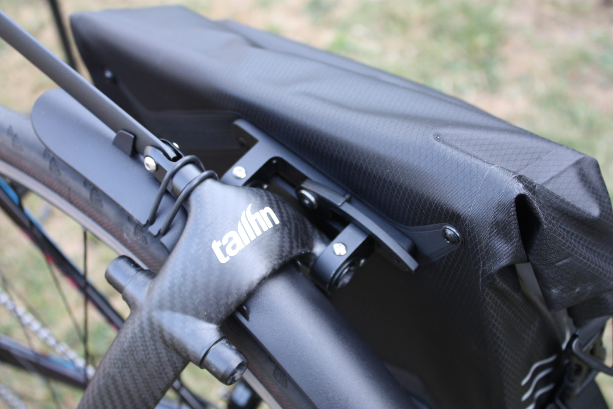 Tailfin pannier attachment