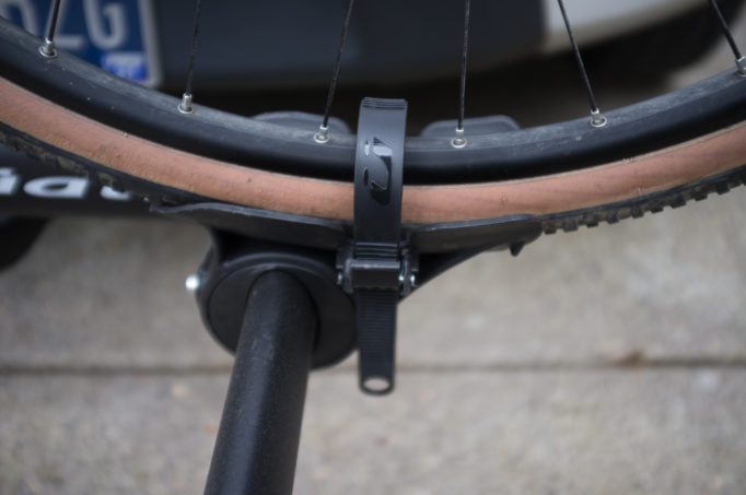With longer straps, fat tyre bikes can be carried