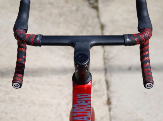 Ultegra Di2 shifters on handlebars